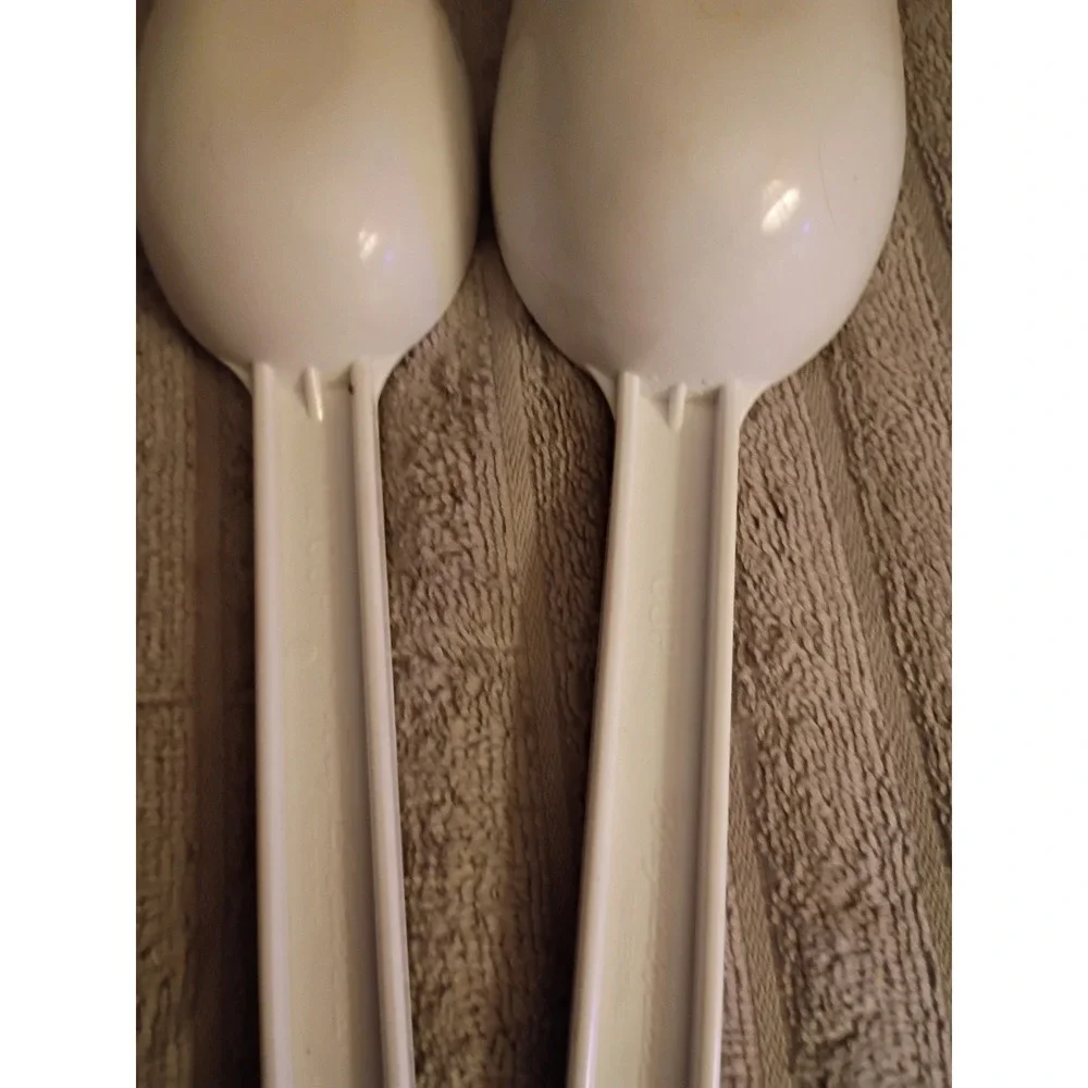 Weight Watchers White Plastic Long Handle Measuring Spoons Set 1/2 Cup and 1 Cup